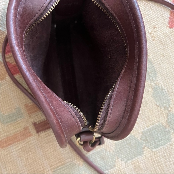 Elegant Brown Leather Crossbody Bag - Picture 3 of 8